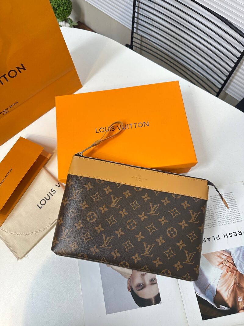 9dd4a78a83.jpg Exclusive real-life shot of M14057 vintage Pochette Voyage Souple handbag with gift box. Made of soft Monogram Eclipse coated canvas, the classic Pochette Voyage handbag lines are outlined with rounded strokes, providing a comfortable and portable ex...