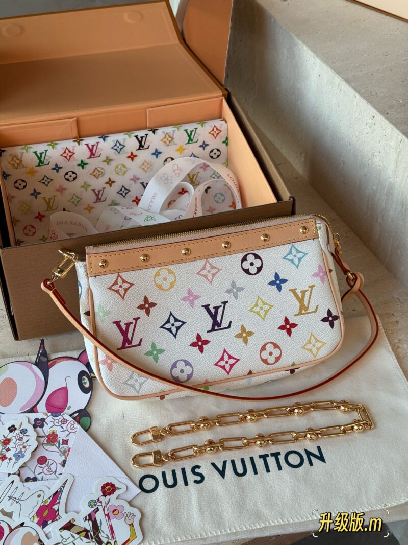 260 box upgrade version m
size：22*13cm
L Murakami Takashi | White Tri Color Mahjong Bun
Mahjong bag shoulder strap, armpit back looks great!
White tri color mahjong bag,
Who really sees who falls in love
The feeling of sinking at a glance upon seei...