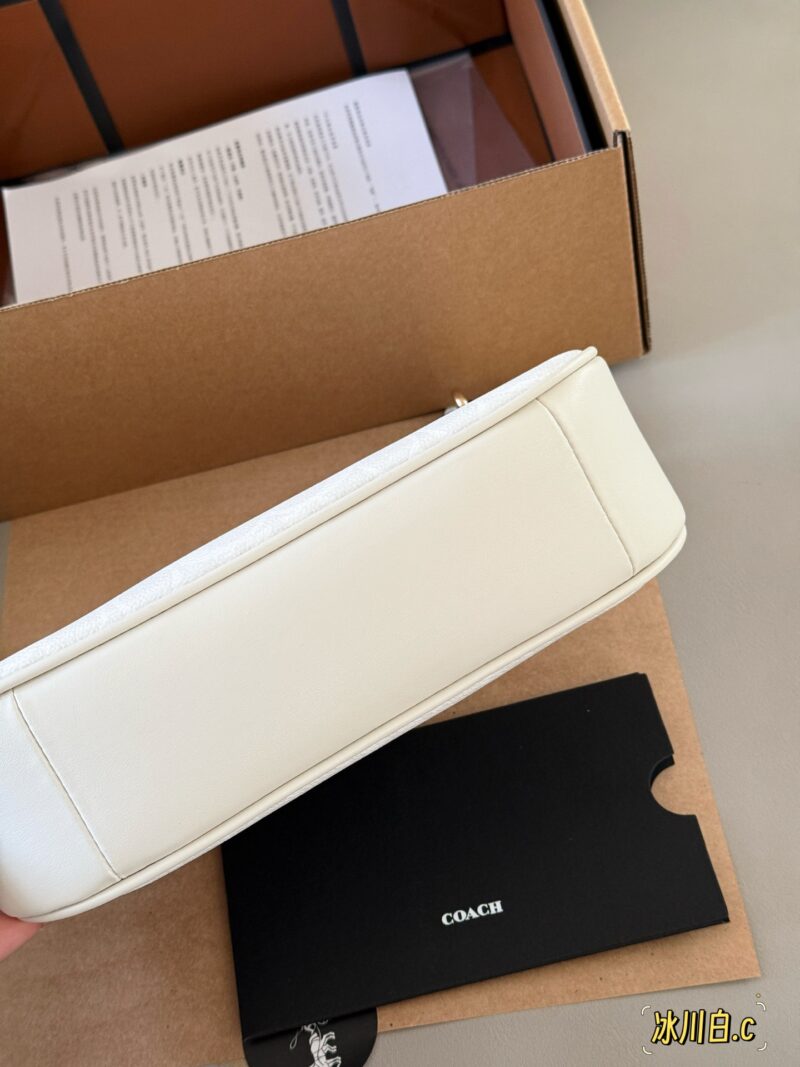 9e5018f3ff.jpg 225 box upgrade version
size:24*13*7cm
C Home Teri Underarm Bag Hardware Upgraded Again
Underarm bag design ceiling!
Equipped with 2 shoulder straps,
Both shoulder and crossbody are acceptable!
level of appearance
Search Coach Coach Underarm Bag