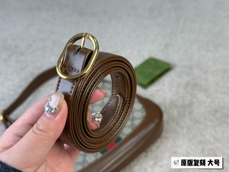 GG new 1961 armpit bag looks better the more you look at it
Size: 28 * 19 (large)
That's really amazing!
Both big and small phones
Can be worn under the armpit or slung diagonally
Don't say much, it depends on the quality!
???? Cowhide quality