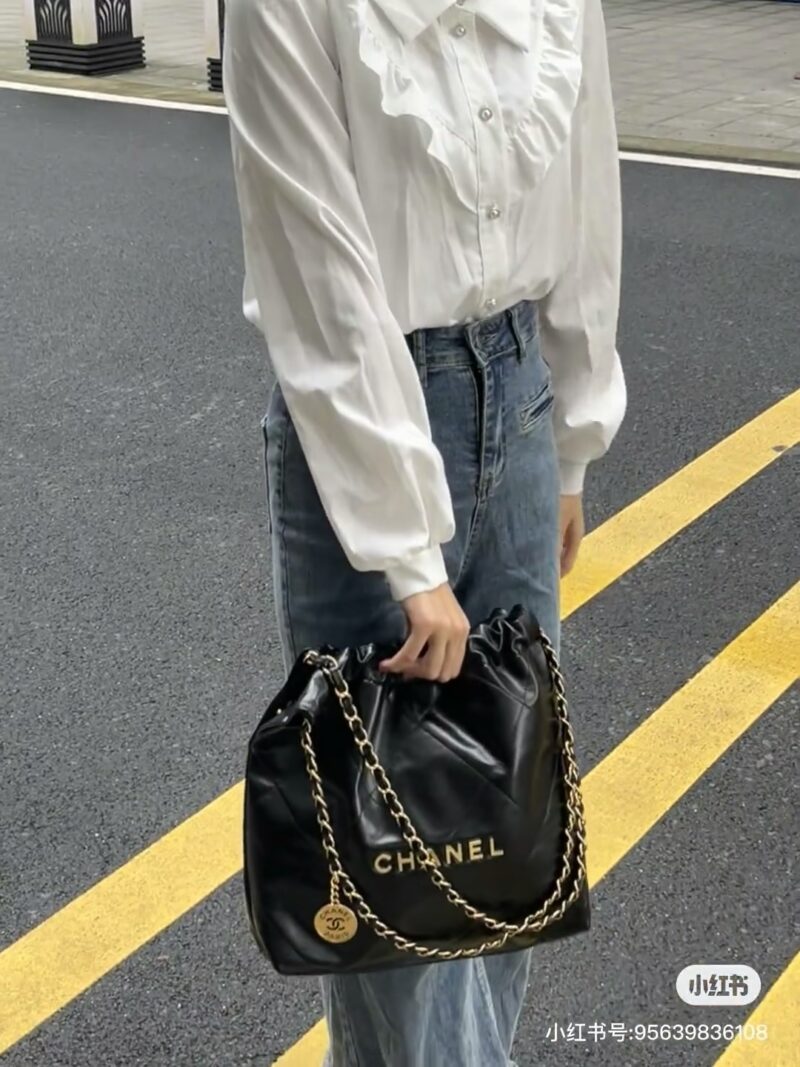9e866ebb98.jpg Chanel garbage bag is one of the must-have items for Grandma Xiang