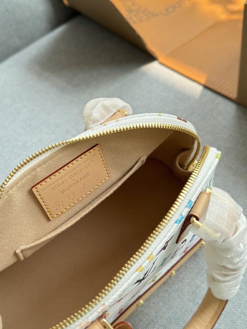 9e8b519328.jpg 270 original single aircraft box
Original quality with pure leather steel hardware 163 jump code chip
size:24×17.5
LV x Takashi Murakami collaboration NANO SPEEDY white tri color shell bag Boston bag crossbody handbag chip version
Cool and cute, l...