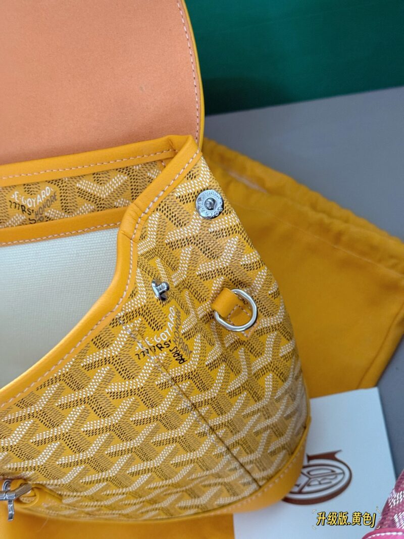 9eec7407bb.jpg 205 leather matching
size:20*23cm
Alpin mini Goryard that never gets tired of carrying
Goya backpack
It has a very light weight!
The single shoulder and double shoulder method can also be switched freely
The casual and fashionable feeling of mini s...