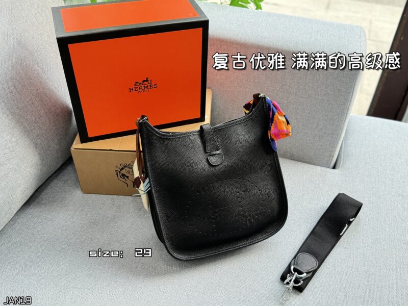 Color card ??
Hermes Evelyne 29 III bag, Evelyne bag, single shoulder crossbody bag