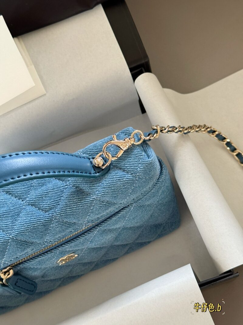 9f67006a1b.jpg 230 box
Size: 20 (base width) * 12cm (height)
Xiaoxiangjia Light Cowboy Lunch Box Pack Lp
The square and upright shape is particularly exquisite when lifted
The color is a refreshing light denim blue,
Direct age reduction effect
Really cute
Can be sw...