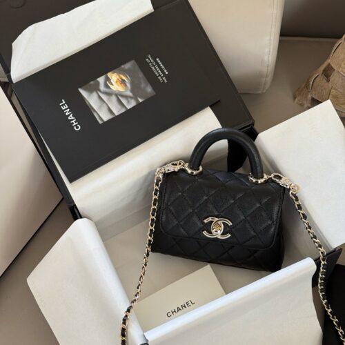 225 boxes
Size: 14.5 * 12cm, can't fit your phone
Xiaoxiang's cutest little bag 25pcocohandle
I want a small crossbody bag with a super mini size cocohandle that perfectly matches my needs