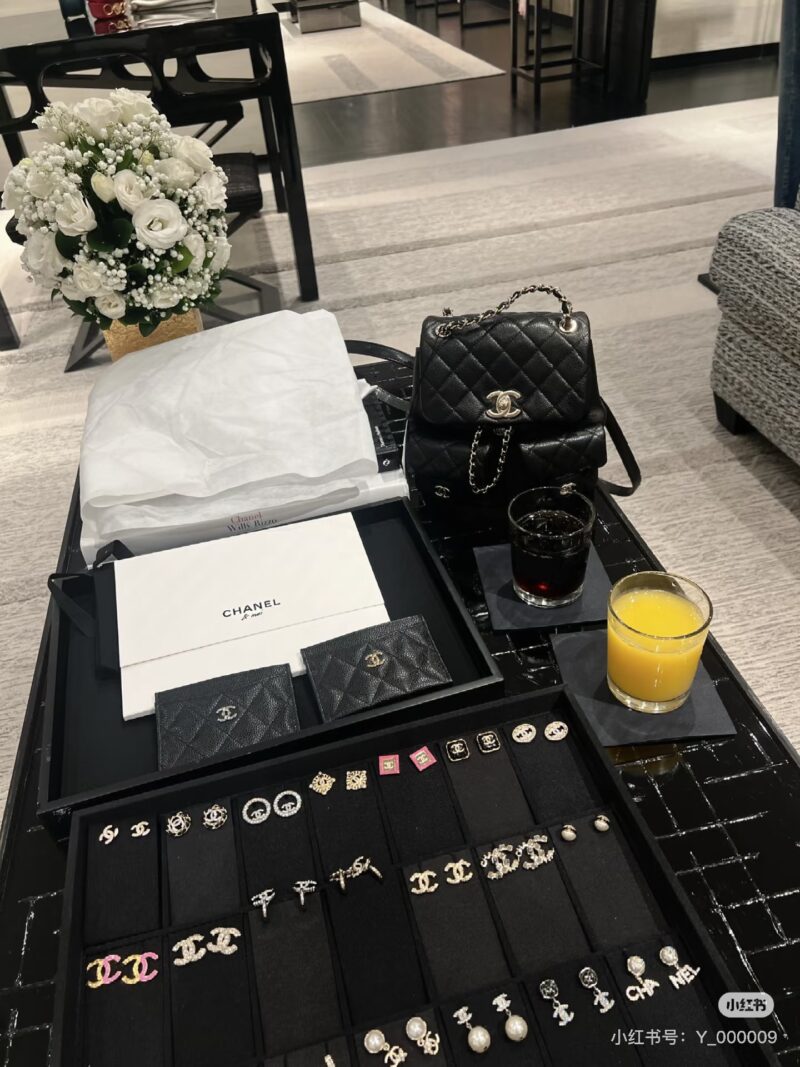 9fa14b9ff1.jpg A small 'frog' that combines fashion and practicality!
The most profitable Chanelduma
Still knock on durable lychee cowhide
Compact and exquisite, but very durable The upper body exudes a strong sense of fashion!
It looks great with any combination a...