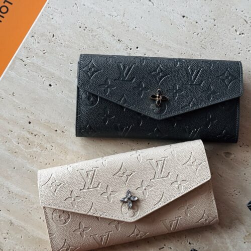 165 boxes
size：19*10cm
L family cowhide long wallet
A daily change and card that is sufficient for going out!
A small one!
The packaging is very high-end ??）