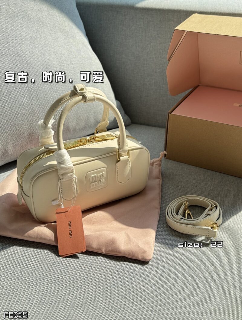 Color card ??
MIU MIU Arcadie Series Bowling Bag Shoulder Cross Shoulder Handbag