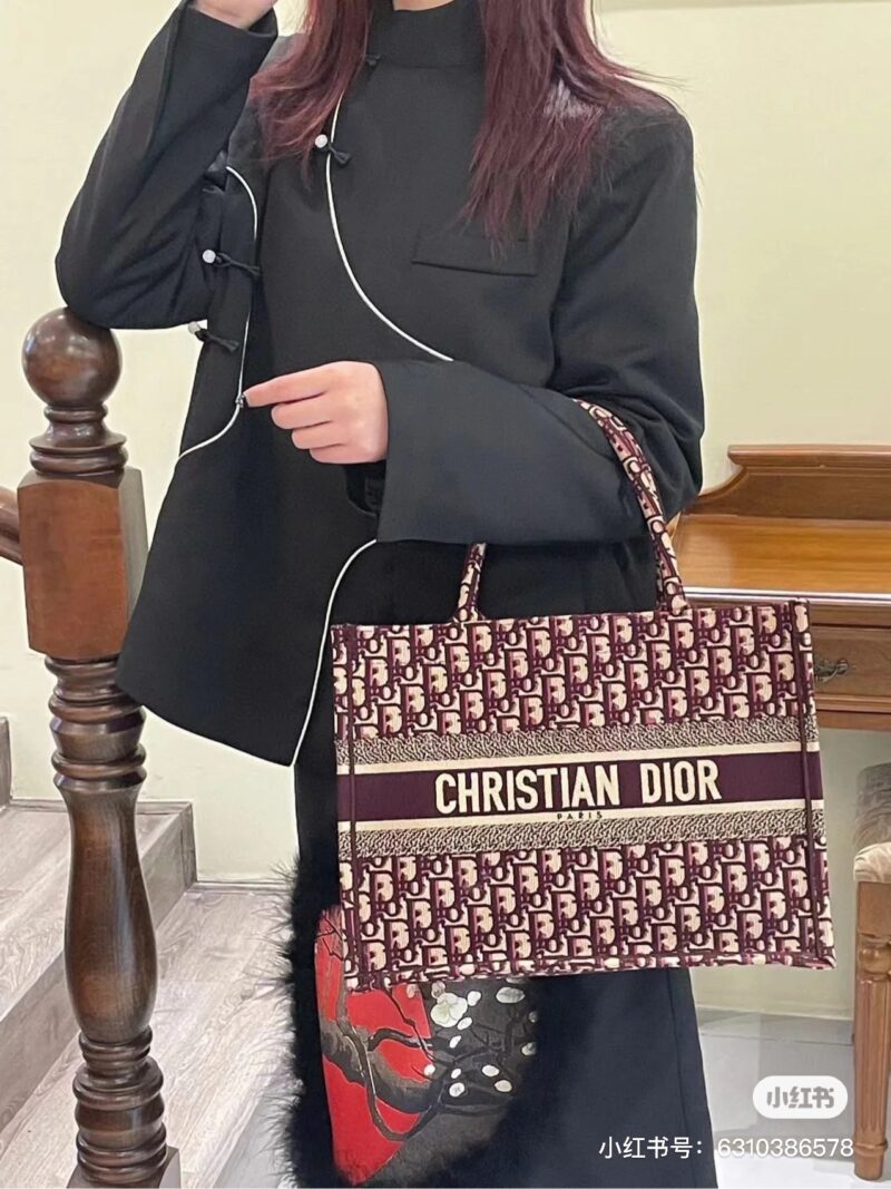 a0661c1416.jpg Dior wine red tote