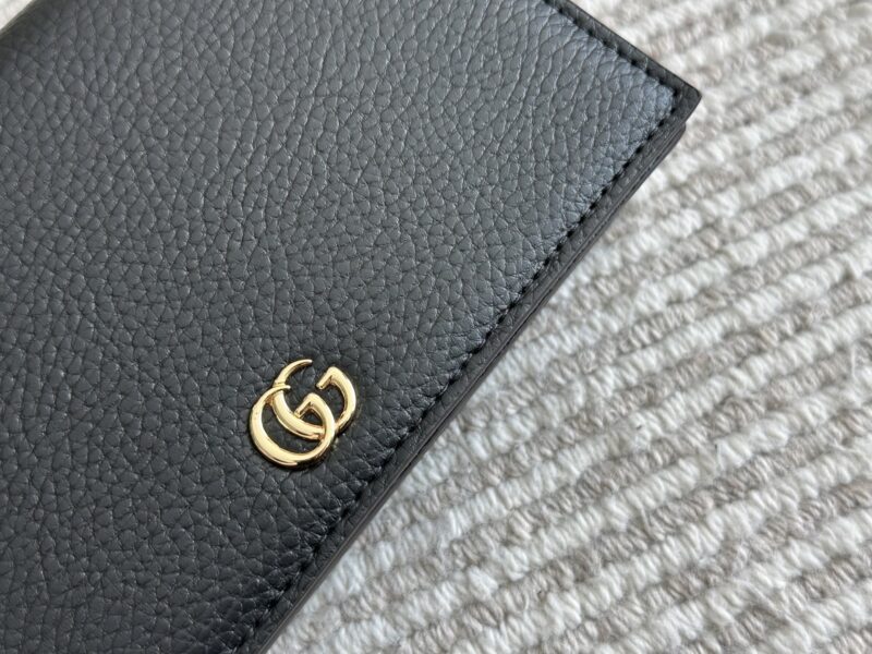 a07d0a2323.jpg 200 boxes
size:20*14cm
GG cowhide mini chain bag
Equipped with chains ??
Another cute little one!