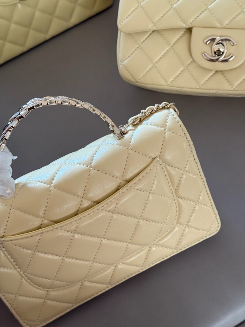 a11241c75f.jpg 225 boxes
Grandma Xiang's color is really amazing/stunning
size:20*13cm
Xiaoxiang Family Wealth Bag
Woc Wealth Pack, can have
You must arrange for yourself
I heard that yellow is tender and attracts wealth