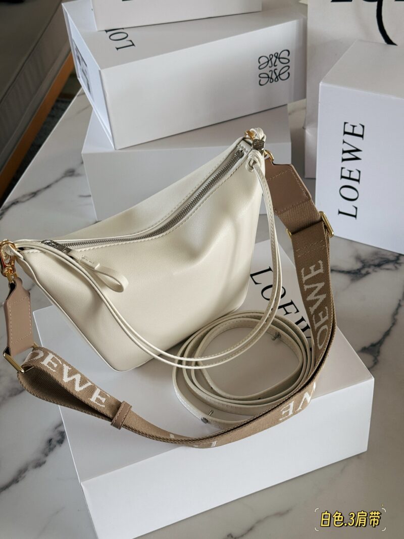 a1736ffe98.jpg 250 box configuration with wide shoulder straps
Size: Bottom width 17, top width 27 * height 16cm
Loewe Hammock Hobo
Loewe hammock bag is super cute
HOBO can still do this
Paired with the newly released wide shoulder straps, it really looks great
The...