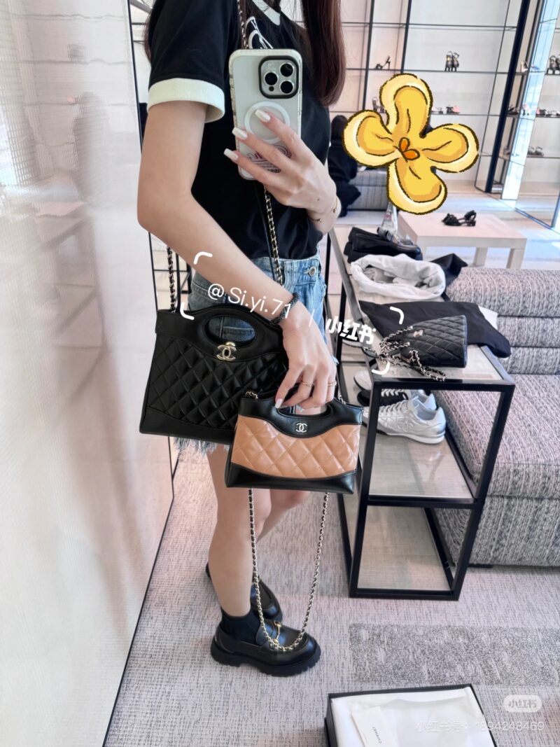a182b291cf.jpg Chanel 24S Latest 31 Bag Nano
The top selling lingerie is so cute and the sheepskin texture is superb!! Soft and delicate touch!
The full classic diamond grid pattern combined with light gold hardware design presents a perfect fusion of classic and l...