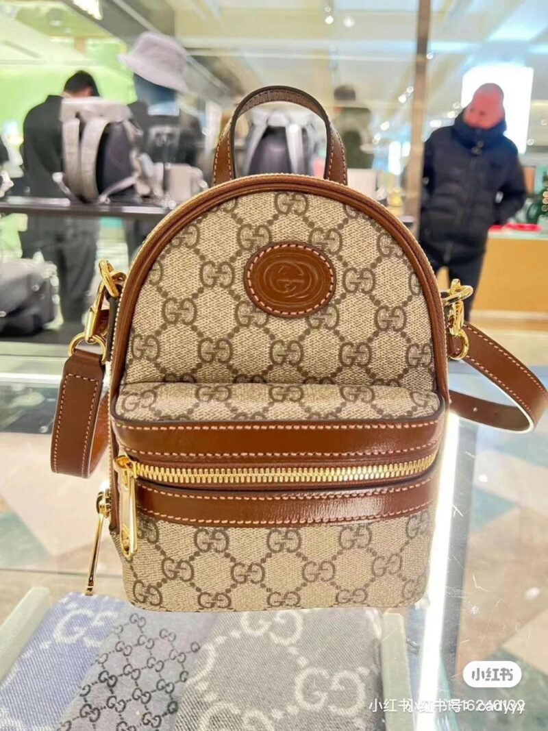 Gucci's new bag
Gucci's new handbag, portable, single shoulder, crossbody, easy to grip both shoulders
QQ is very cute, chubby, and very good at pretending