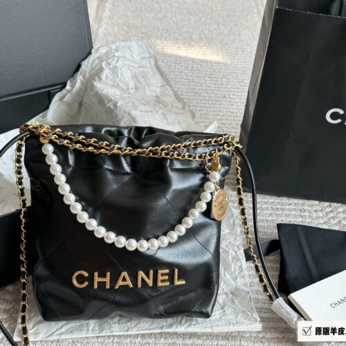 295 original sheepskin box
size：20*20cm
Xiaoxiangjia Mini 22bag
The scaled down 22bag looks particularly cute and playful,
The first layer is made of calf leather material,
Soft and lightweight!
Search for garbage bag mini