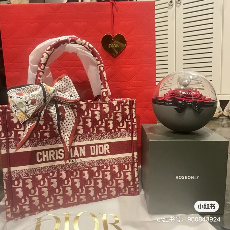 a1aabae762.jpg Dior wine red tote