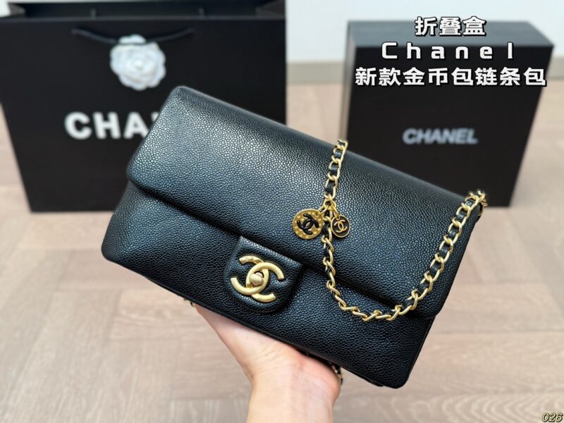 Counter gift box
Chanel Gold Coin Bag Chain Bag
Rarely seen obscure style, cool retro and lazy
Another trendy item that can be easily carried out with just one carry
Size 23 14