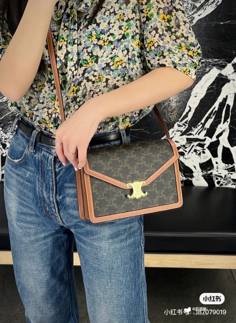 a29c969a41.jpg CELINE aging Arc de Triomphe envelope bag, lightweight chain splicing, compact body more suitable for autumn and winter super practical! To To accommodate larger smartphone models such as Plus, adjustable shoulder strap (50cm) # Celine Woc # Celine ...