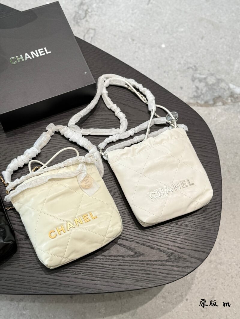 Chanel Mini Garbage Bag P260 Original Sheepskin
Can be carried by hand or slung over
The new season's C position! Get up the little girl who used to have a casual style with 22 bags
Can be carried by hand or slung over, exquisite and cute 18 × 20 bo...