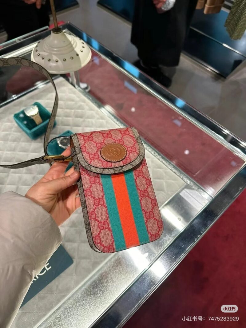 a372768cb2.jpg Gucci phone bag