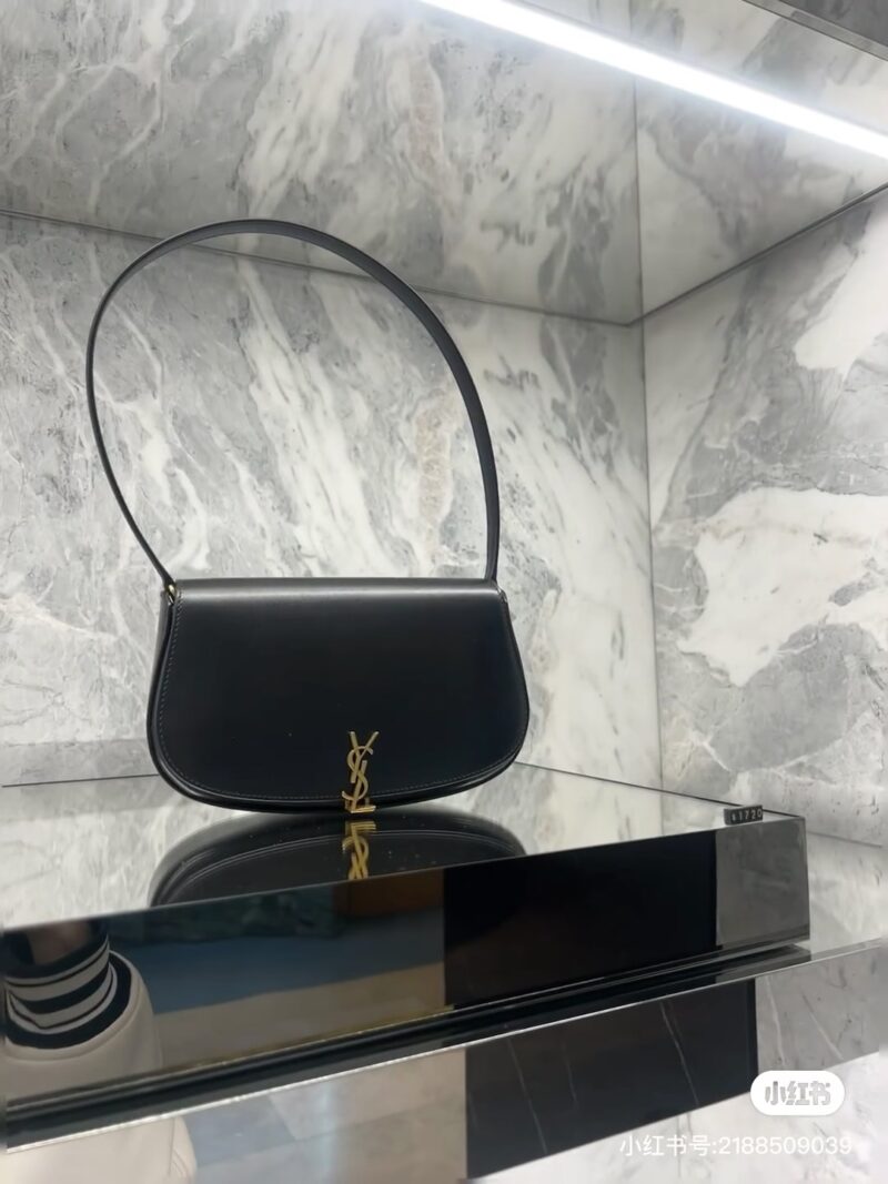 Favorite Underarm Bag for Going Out ▼ V
YSL new underarm bag
Mini Half Moon Shape
Simple and unique
