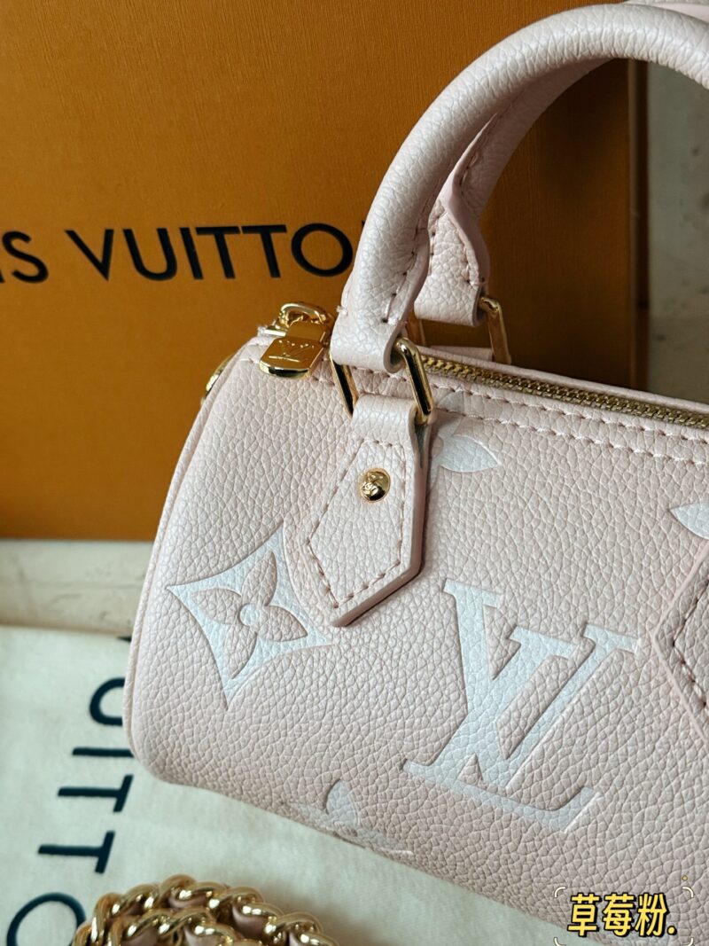 215 Pack (Shoulder Strap)
size：16*10cm
The new pink series released by L family is really cute!
Don't be too cute!
Strawberry milk cost
Search for L Home Nano Strawberry Milk!