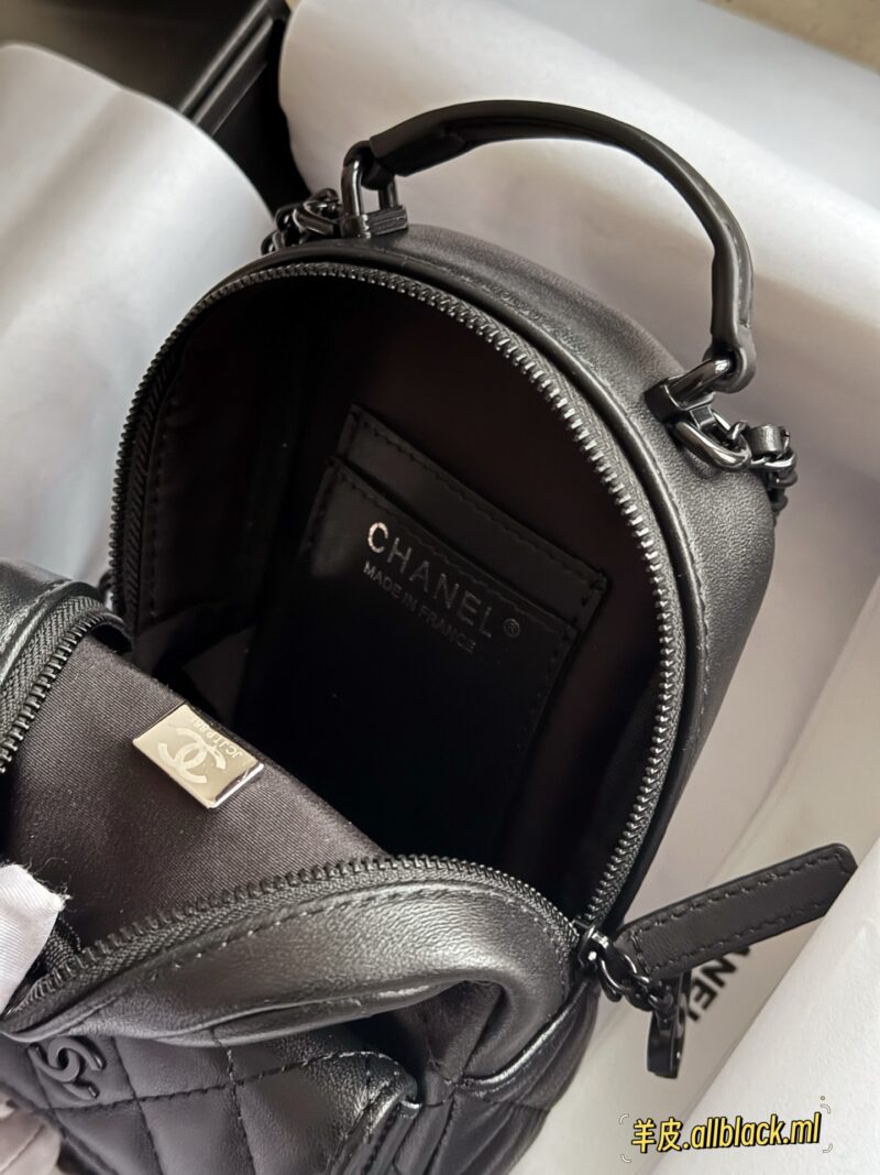 a43ac4fff7.jpg 265/sheepskin box
size:13*18cm
Xiaoxiangjia's new 24c backpack
This season's stir fried chicken with cute little shoulders
It looks very small, but the capacity is quite large. There are also many ways to memorize it, which is very nice
25P all bla...