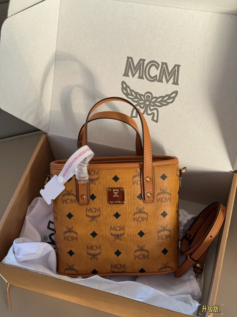 a482042276.jpg 190 box (upgraded version)
size:20*15cm
Classic MC Basket (Comes with a Dog Pendant as a Gift!)
original single! original single!
Playful and versatile!
MCM Basket!
I bought it right! I saw it at first sight!