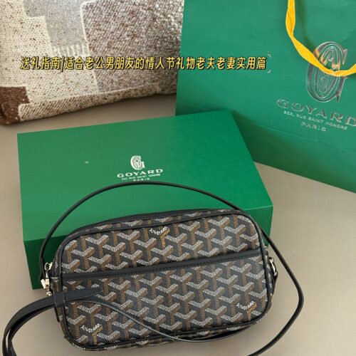 205 Upgraded Edition Box
size：24*14cm
Goya Goyard Camera Bag
Boys and girls use it!
The upper body effect is absolutely stunning~
Very easy to match in daily life~
Both boys and girls can buy it!