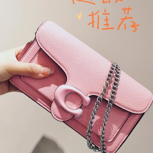 COACH Tabby Family New Member
That's right~The new member of tabby0, also known as the open hanging version, is an 18 centimeter mini version
The point that touched me this time is that Clogo's buckle is wrapped in full leather
The color tone of the ...