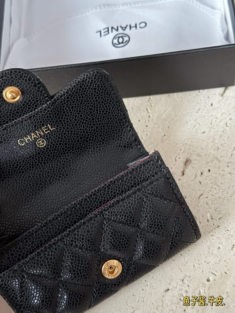135 box
size：10*7cm
Xiaoxiangjia CF Card Bag
Black gold cowhide caviar
A small one
Can hold more than ten cards and a few cash cards
A particularly practical one!