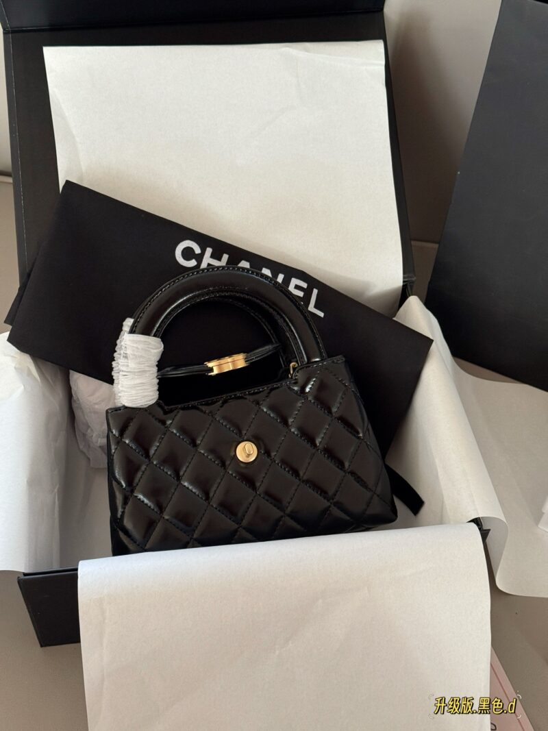 a5ee943491.jpg 195 box
size:20*12cm
Xiaoxiang's 23k Kelly
The most beautiful 23k, the oil wax skin looks so good! I have the impulse to immediately drop the sa!
520 carry this Chanel!
Cowhide quality