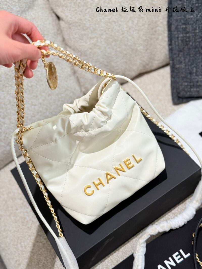 a5fe1bd7af.jpg Chanel Mini Garbage Bag P250 Upgraded Version
Can be carried by hand or slung over
The new season's C position! Get up the little girl who used to have a casual style with 22 bags
Can be carried by hand or slung over, exquisite and cute 18 × 20 box ...
