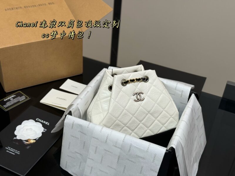 Comes with folding box airplane box
Chanel Gabrielle
I have always loved the classic wandering backpack
It has a light weight and is easy to carry,
It can be carried in any occasion and adapted to any style.
A classic bag that won't go out of style e...