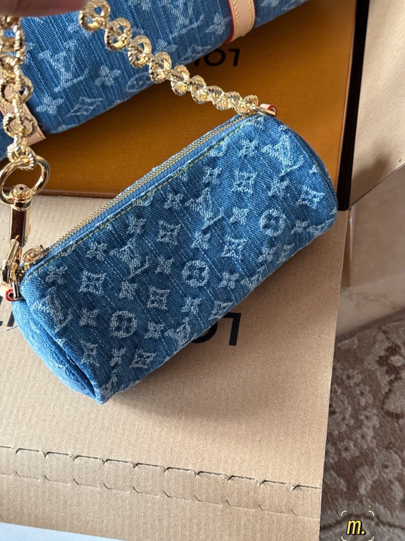 a6a66535c5.jpg 290 boxes
Size: 27 * 13cm (large bag)
15 * 6.5cm (small bag)
24 Spring L Home Denim Denim New Collection
Rocket at the beginning of the New Year
My favorite of this classic remake is the one shoulder Barbican Dragon. Who wouldn't be tempted by it!!
V...