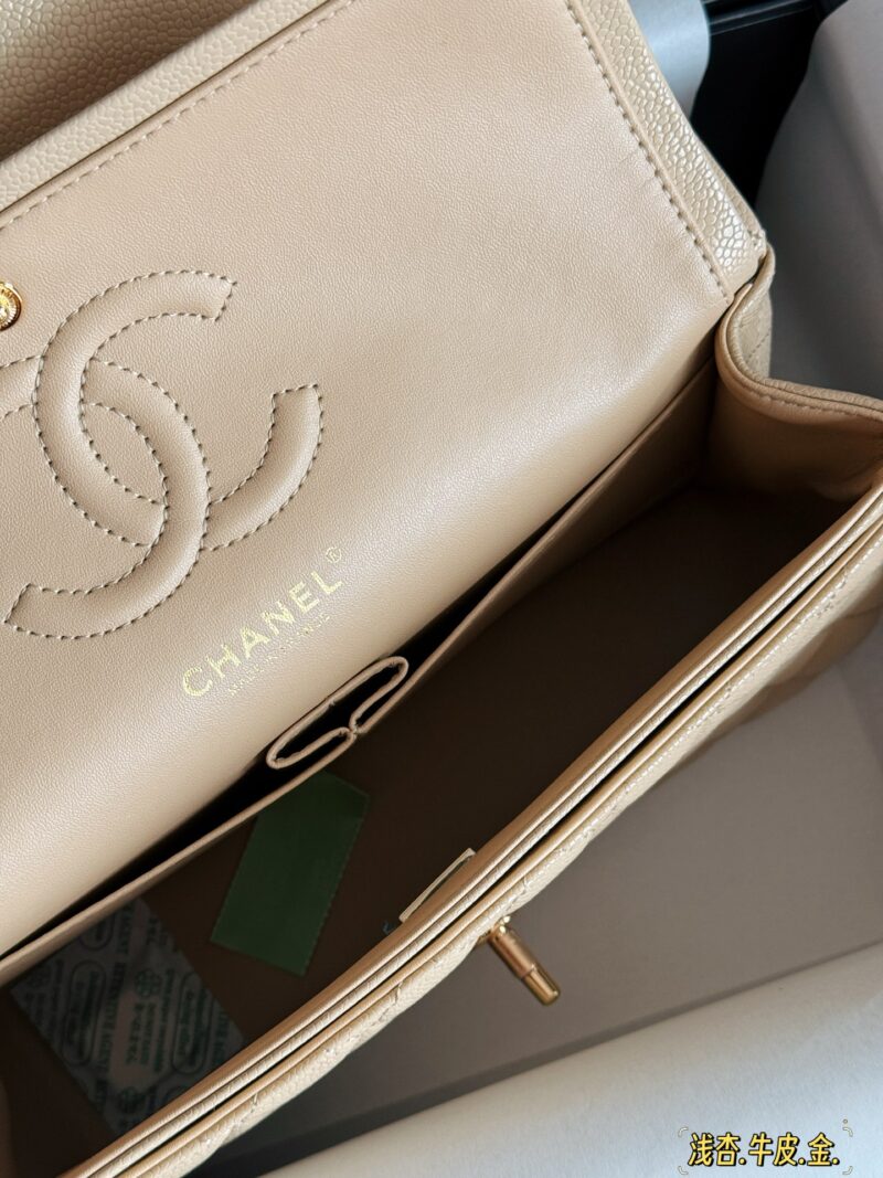 a6e72cab4d.jpg 250 boxes
size:25*16cm
Xiaoxiangjia CF, we have always been very dedicated to doing it
Flash sale of other products on the market
Caviar cowhide
A very comfortable one!
Light beige makes the gentlest CF girl