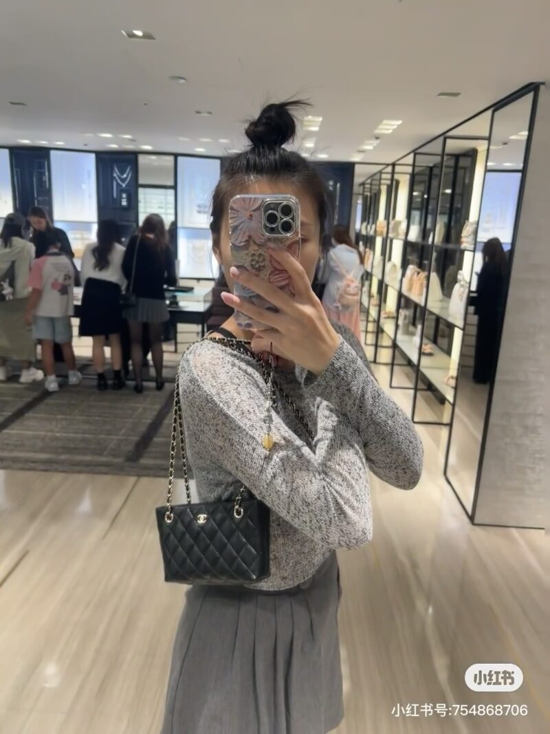 a6f1475fe6.jpg Chanel 25 mini tote bag is simple, versatile, timeless, and not a small waste bag. Highly recommended
