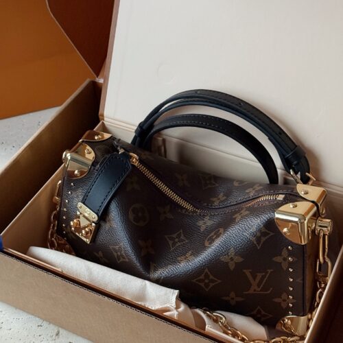 265 box upgrade version all copper hardware
size：23*12cm
Too exquisite~
25ss early spring runway style horizontal small box
L Home Side Trunk Valley Ailing Box Bag/Box Bag Capacity is Practical and Good Concave Design
