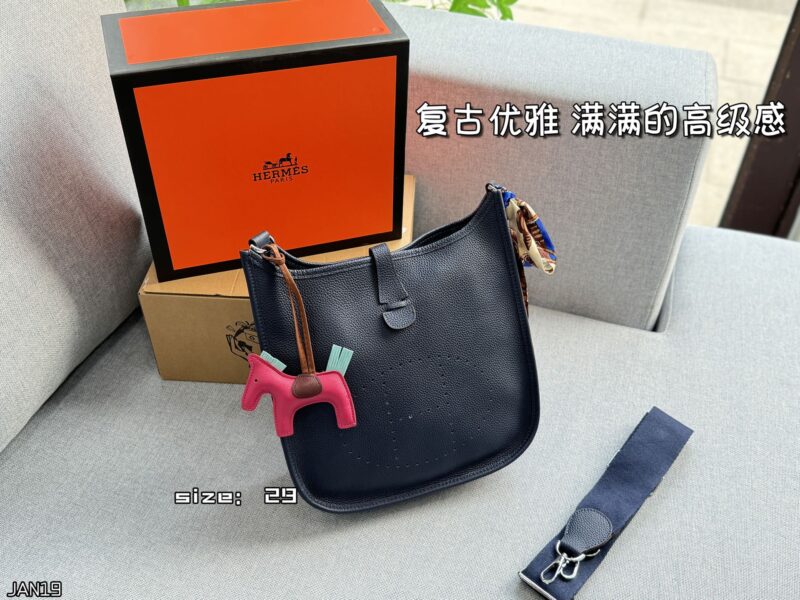 Color card ??
Hermes Evelyne 29 III bag, Evelyne bag, single shoulder crossbody bag