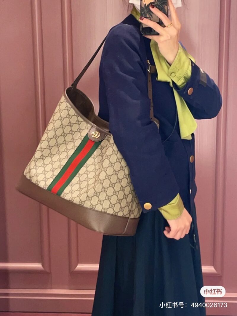 GG Hobo's timeless classic
Hobo's lazy style is vividly portrayed,
Larger size makes it more luxurious, red and green ribbon recognition is higher, and it never goes out of style