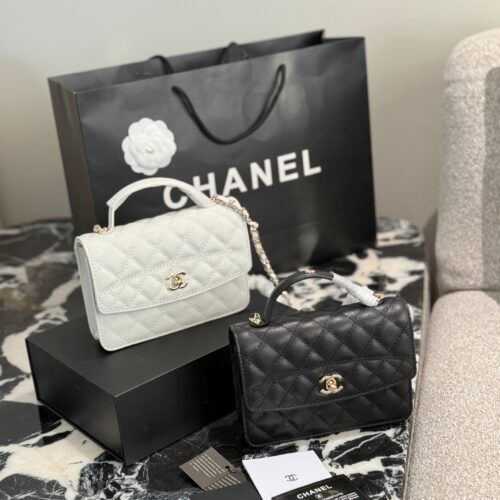 Chanel 25c new multi-purpose bag p250
Still the top priority bag of this season, Chanel 25C backpack
Little one is very cute! It's also about the country where other sisters have shared similar pictures of grass planting
Square bags are really attr...