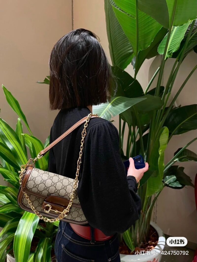 a8949a50db.jpg G Home 1955 New Underarm Bag
G's 1955 new MINI armpit bag, isn't it too beautiful! Two shoulder straps, one leather strap can be used as an underarm bag, and one metal chain can be worn diagonally on one shoulder. #Big Brand Bag # High end Customizat...