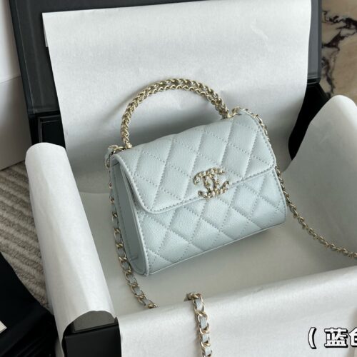 210 box
size：15*12cm
Xiaoxiang Family 23Kelly
This bag type is a whole love to live in
Can be carried by hand or slung diagonally
The caviar cowhide is too perfect!