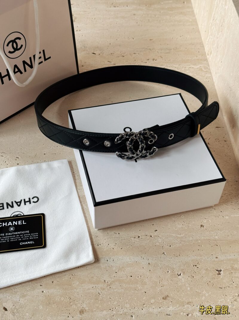 a8bc27b6b4.jpg 165 complete sets of packaging
Xiaoxiangjia 3cm leather chain diamond grid waist belt
A very worthwhile item to buy,
The finishing touch of Jennie's outfit, it looks very high-end no matter what!