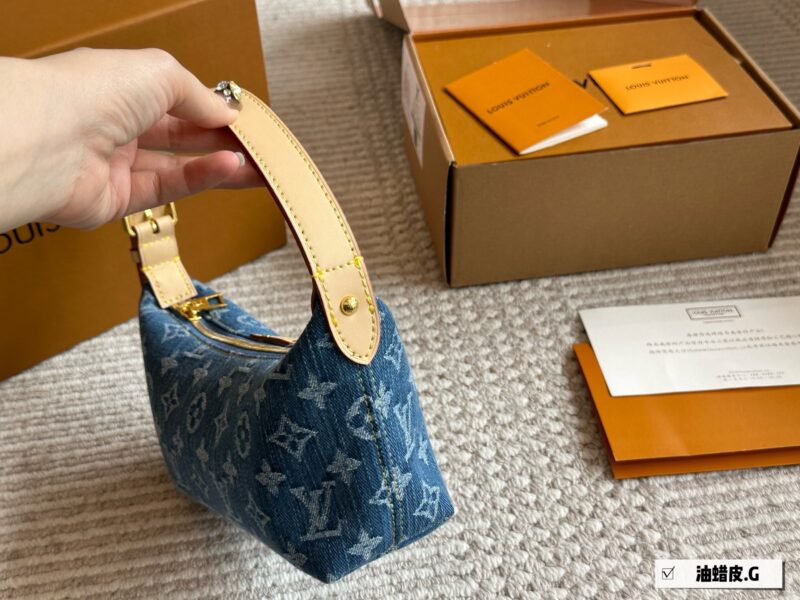 210 box
size：20 11cm
Cowboys are out again this year
L denim denim armpit bag!
think constantly of! [Teeth] [Teeth]