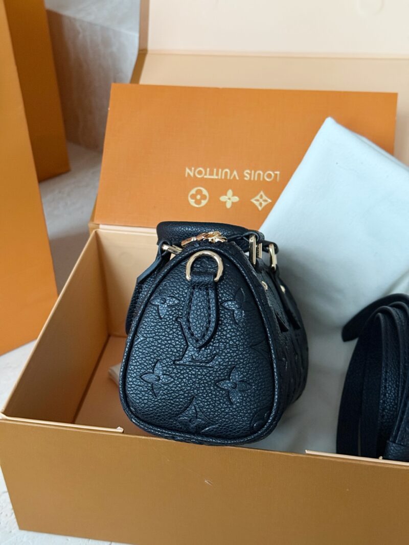 a92d4cfc0d.jpg 205 box
Size: 16 * 10cm (mini)
L Home Speedy Nano
Experience the joy of Nano together~
Carrying a small bag, I really love it, love it~
Search: Lv nano