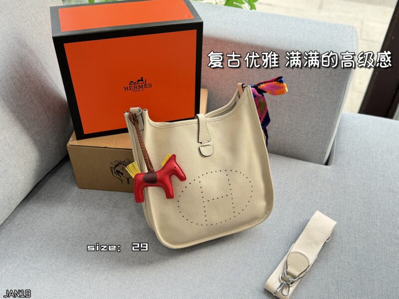 Color card ??
Hermes Evelyne 29 III bag, Evelyne bag, single shoulder crossbody bag