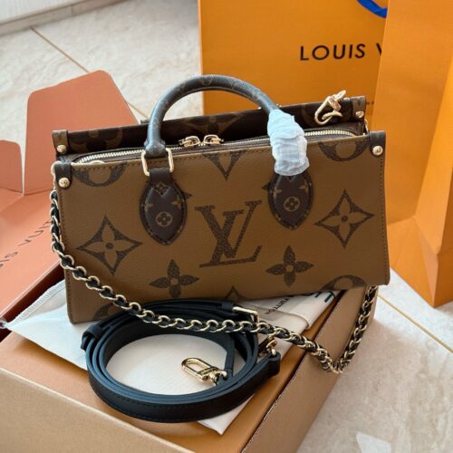 265 box upgrade version
size：25*13cm
Highly anticipated by everyone!
L Home On the Go has finally released a slim shoulder strap version,
There's also an extra leather chain under the armpit back
Recommend this bag type! Super practical
This small ...