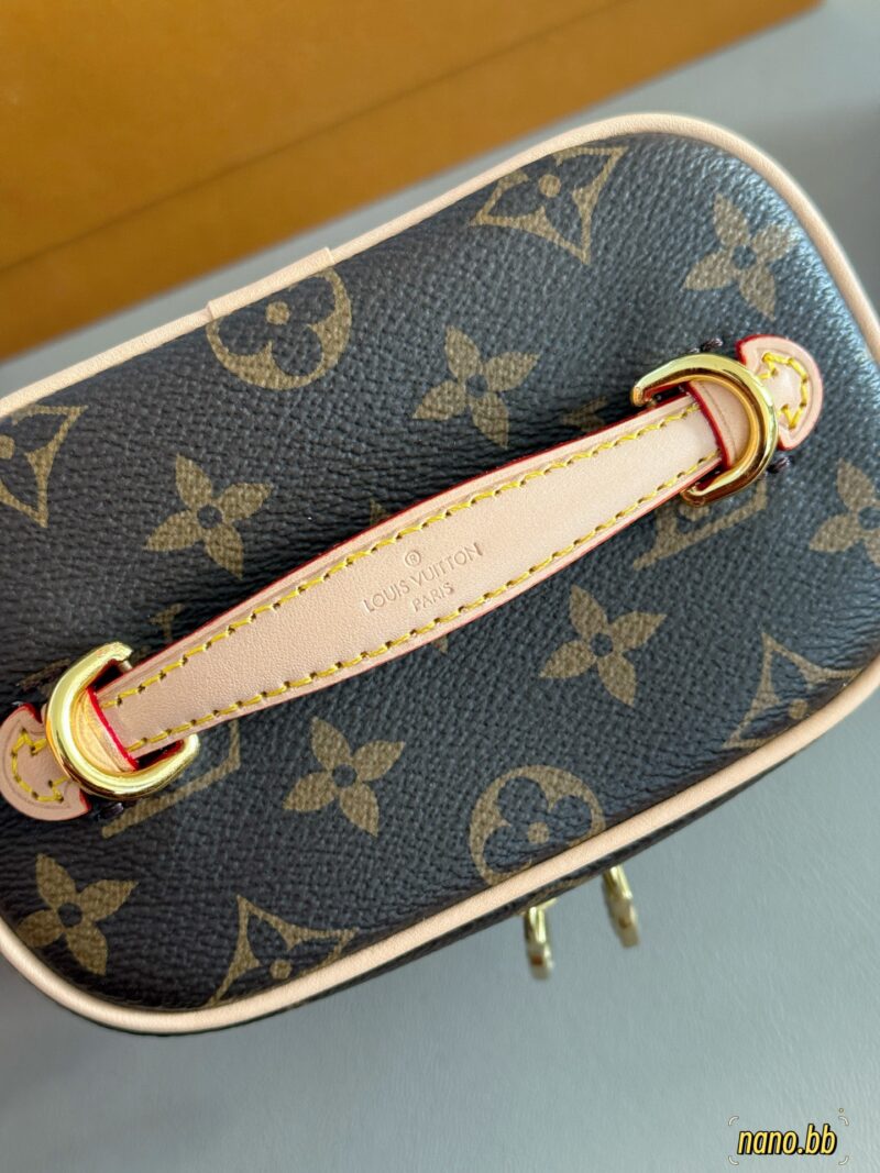 215 boxes
size：14*10cm
A cute little one
Super mini is just too cute and cute
L Home Nice Nano BB
Can hold n lipsticks/powder/
Ultra high cost-effectiveness, compact and cute with amazing capacity!
?? I can't put down my phone